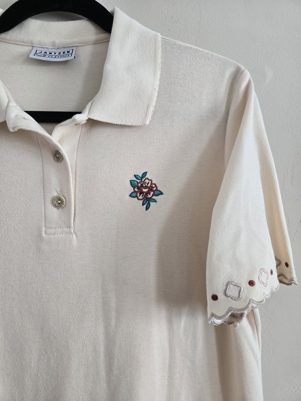 Vintage Jantzen floral embroidered cream polo shirt featuring decorative scallop
